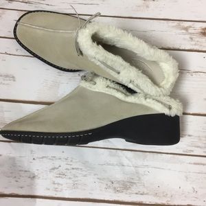 NWOT Talbots Women’s Slip On Suede Shoe Size 9